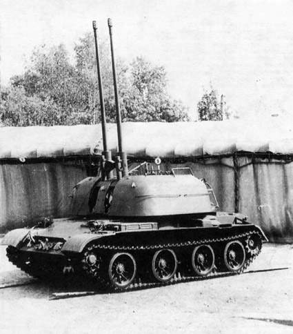 ЗСУ-57-2 первых выпусков, пушки С-68 подняты на максимальный угол возвышения